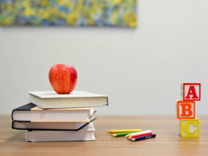 PUBLICACIÓN DEFINITIVA DE CONCESIÓN DE BECAS DE LIBROS Y MATERIAL ESCOLAR