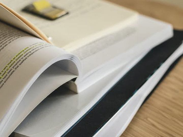 LISTAXE DE ADMITIDOS E EXCLUIDOS DA BOLSA DE EMPREGO DE AUXILIAR ADMINISTRATIVO